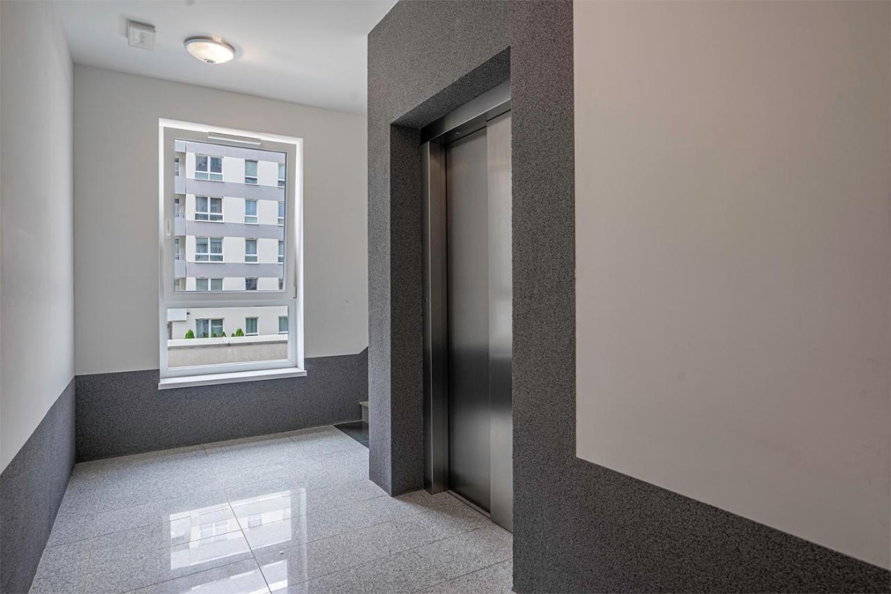 Lotnisko Chopina Modern Apartment Варшава Экстерьер фото